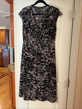 Jones Wear Black and White Printed Midi Dress